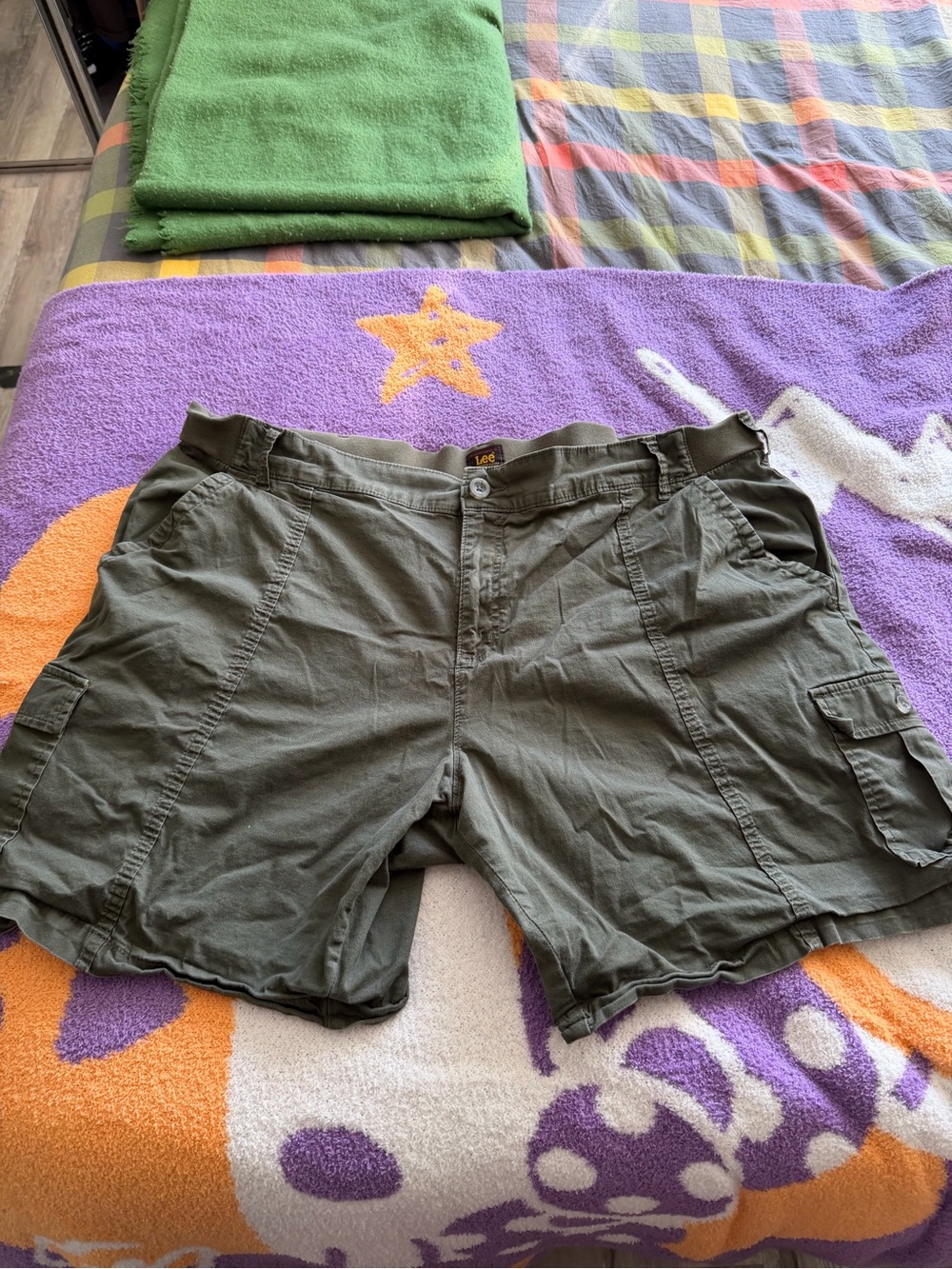 Vintage Women’s Plus Size 24W Green Lee Cargo Shorts